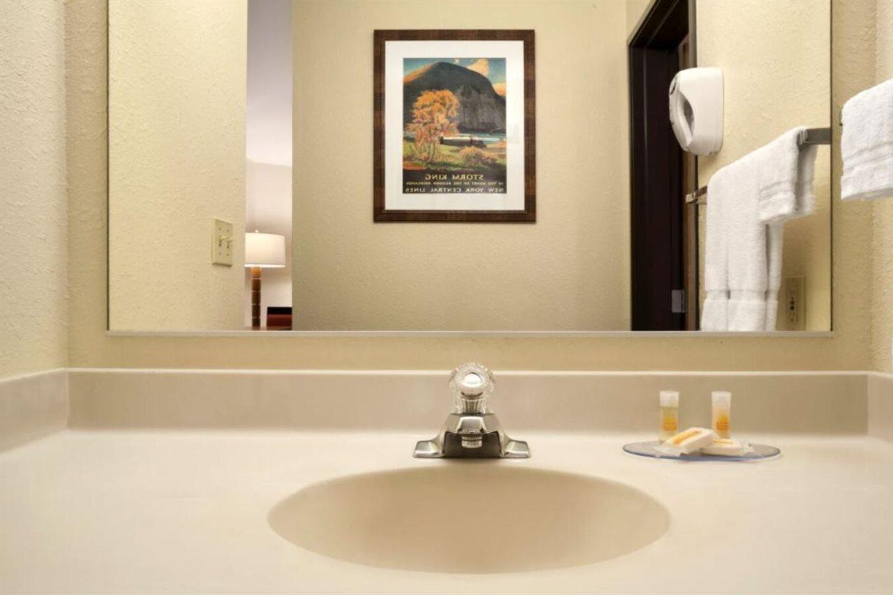 Colony Inn Kent Ngoại thất bức ảnh